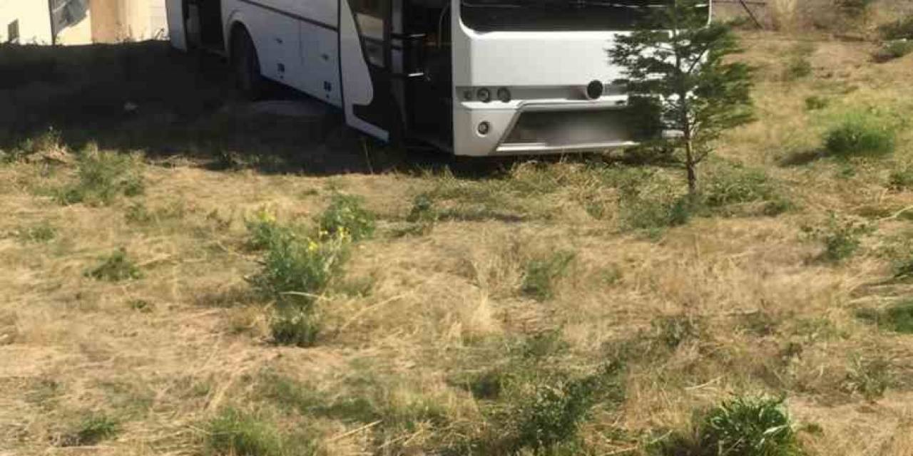 Başkentte Servis Kazasını Rögar Kapağı Engelledi