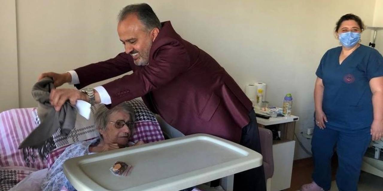 Başkan Aktaş’tan Sayide Teyzeye Sürpriz Ziyaret