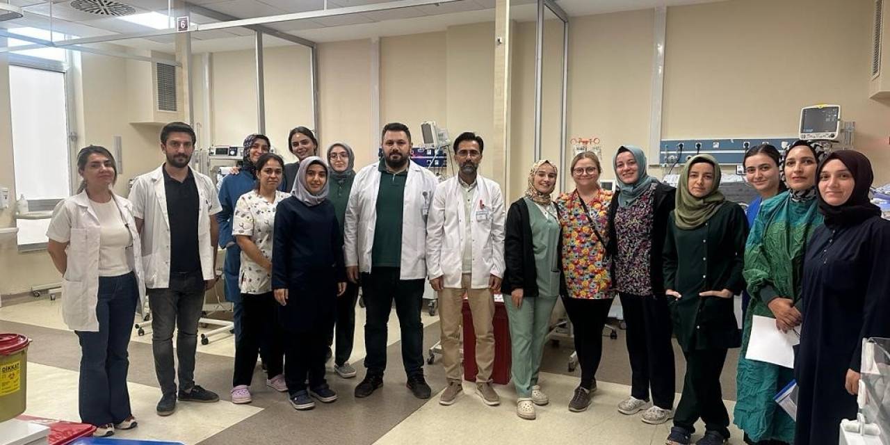 Hemşirelere Yenidoğan Muayenesi Eğitimi Verildi