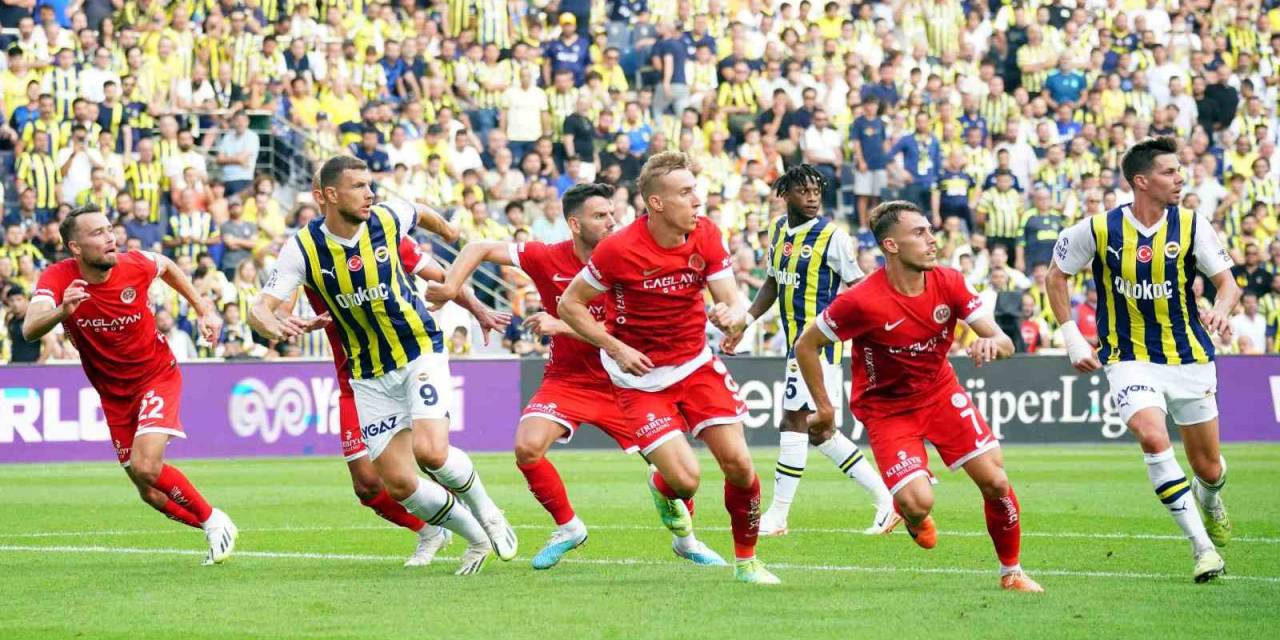 Trendyol Süper Lig: Fenerbahçe: 1 - Antalyaspor: 1 (İlk Yarı)