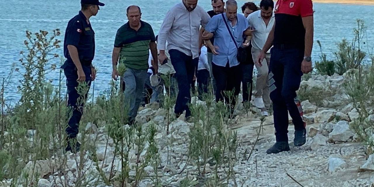 Düşen Helikopterdeki Kayıp Mürettebatın Babası Olay Yerinde