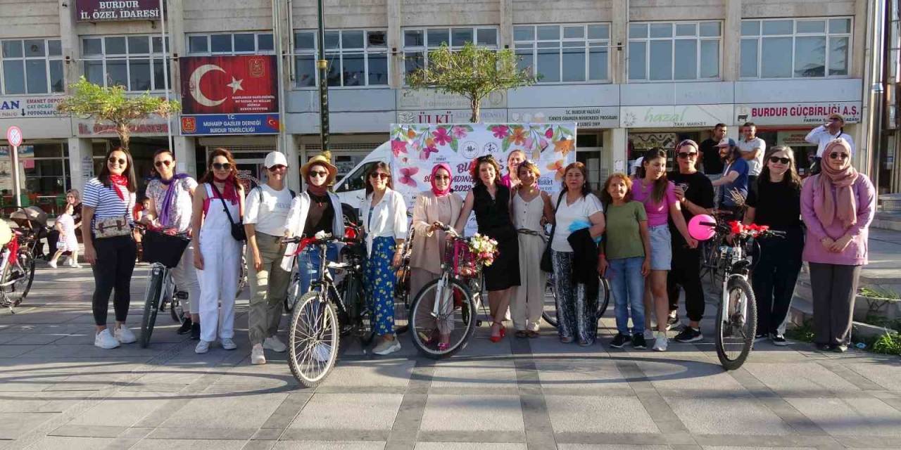 Burdur’da "Süslü Kadınlar Bisiklet Turu" Düzenlendi