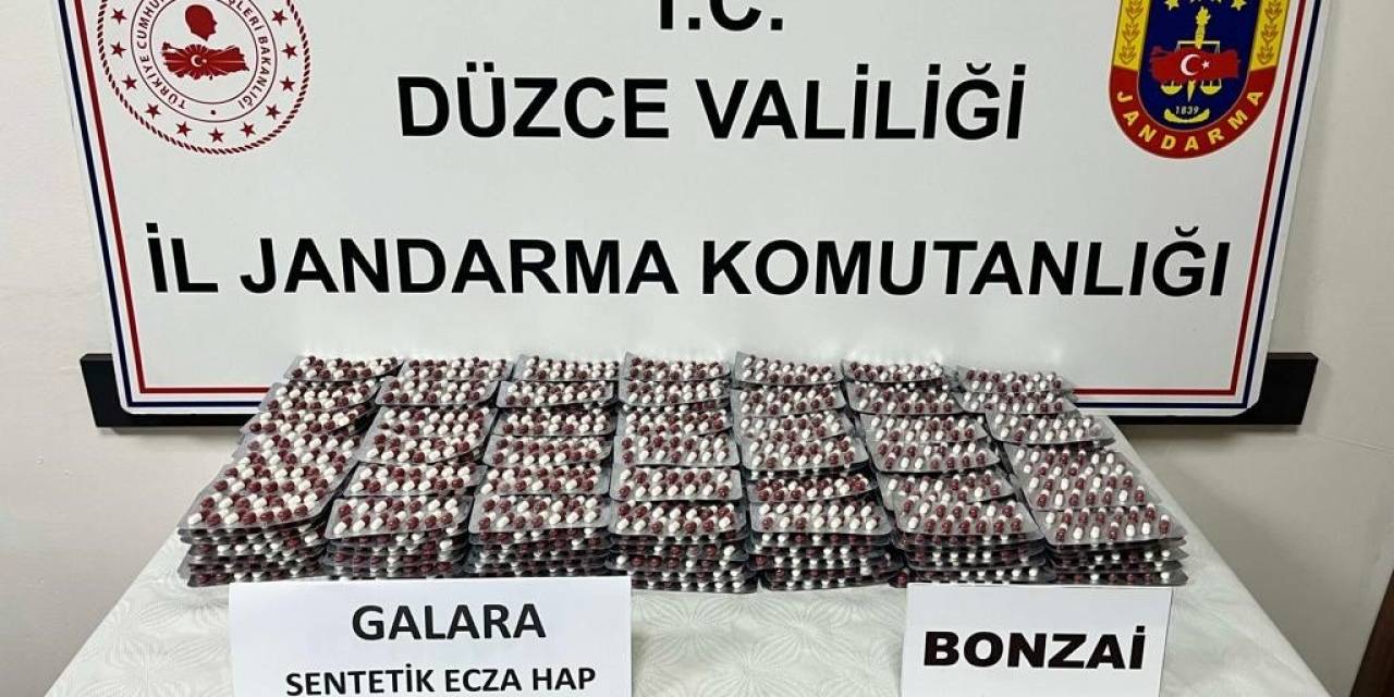 Düzce’de Bir Araçtan 4 Bin 102 Adet Uyuşturucu Hap Çıktı