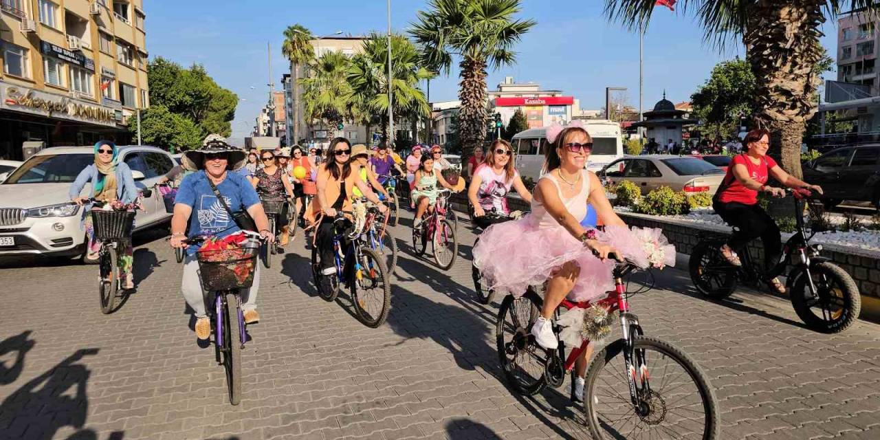 Nazilli’de Parfüm Kokulu Bisikletler Caddeleri Renklendirdi