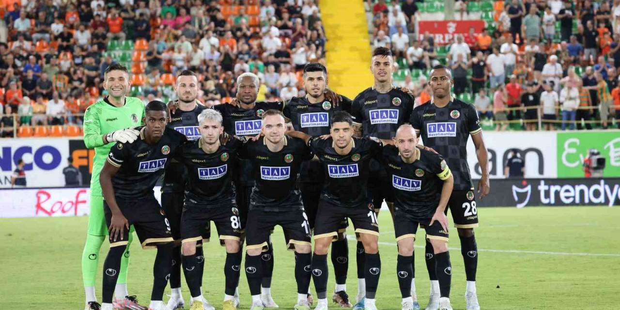 Trendyol Süper Lig: Corendon Alanyaspor: 2 - Kasımpaşa: 1 (İlk Yarı)