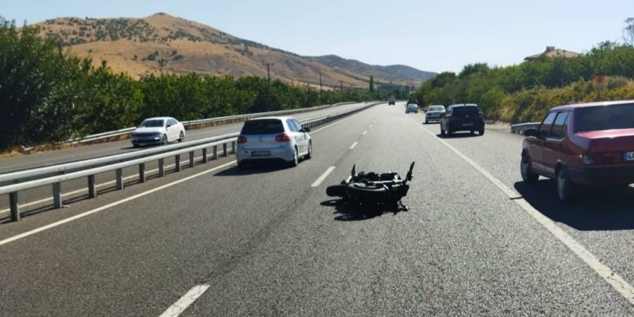 Otomobil İle Çarpışan Motosikletin Sürücüsü Öldü