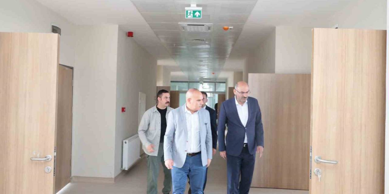 Ağrı Valisi Koç, Sağlık Ve Turizm Tesislerini Gezdi