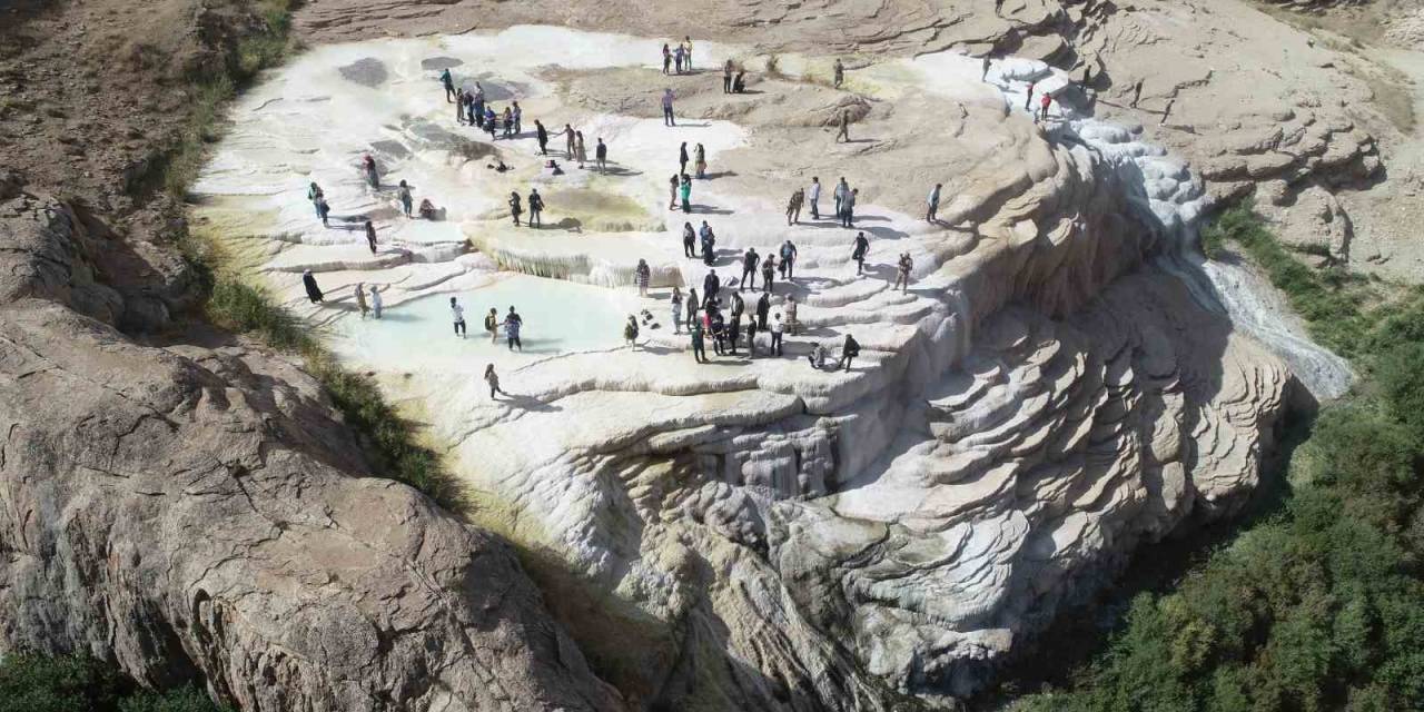 Başkale’nin Yeni Öğretmenleri Travertenlere Hayran Kaldı