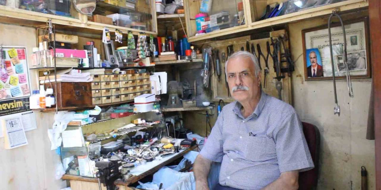 Dededen Toruna 4 Kuşaktır Saat Tamir Ediyorlar