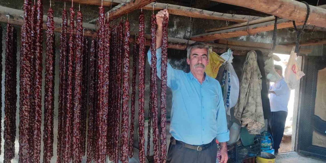 Batman’da Yoğun Talep Gören Cevizli Sucuk, Yüzlerce Ailenin Geçim Kaynağı Oldu