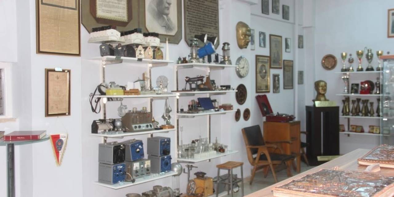 Tarihi Erzincan Lisesi’nde Bulunan Müze Tarihe Işık Tutuyor