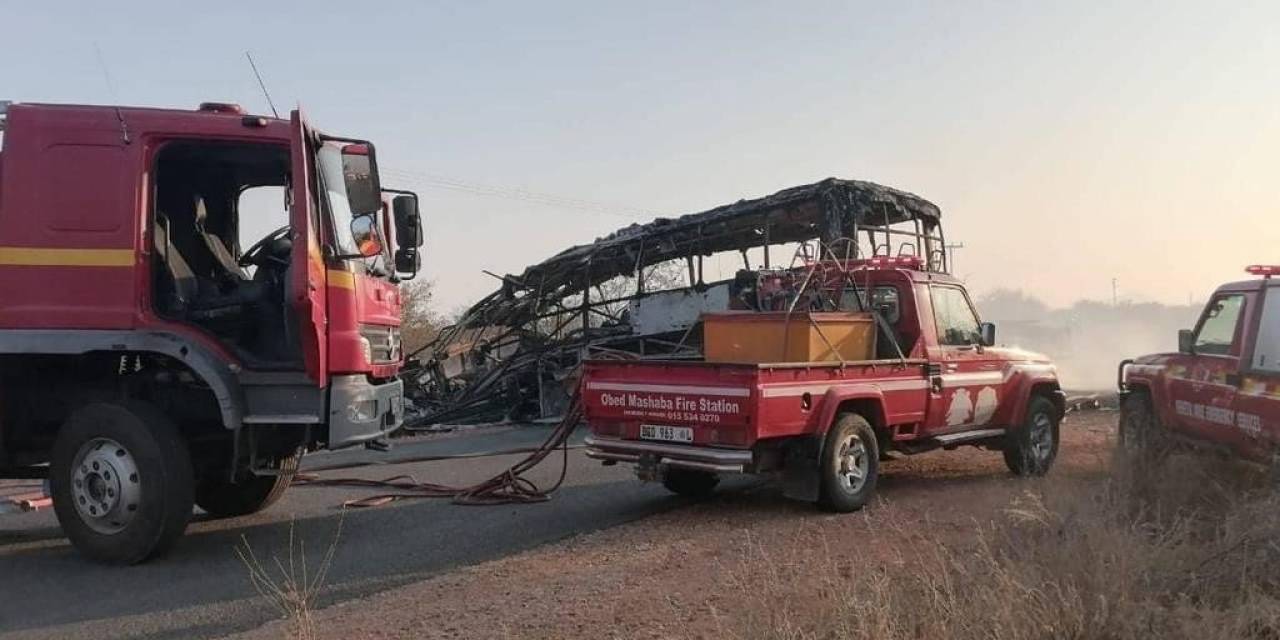 Güney Afrika’da Madencileri Taşıyan Otobüs Kamyonla Çarpıştı: 20 Ölü