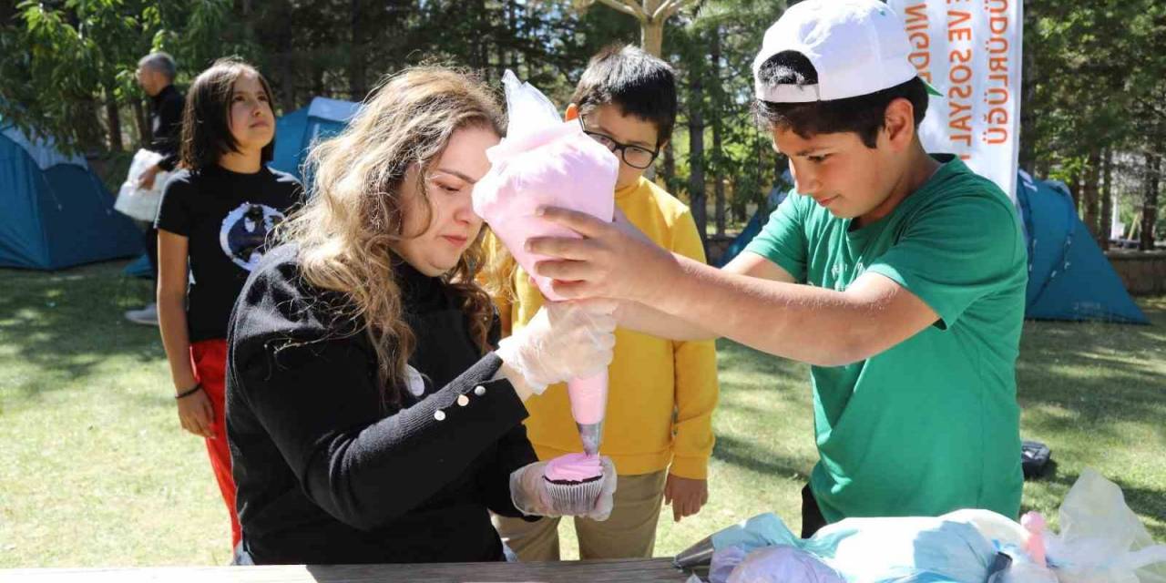 Bu Kampa Telefon Ve Tablet Giremiyor