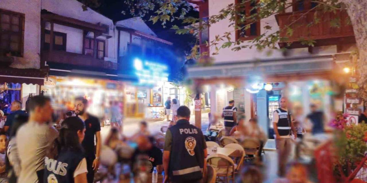 Antalya’da 101 Ekip, 423 Polisle ‘Huzur Antalya-12’ Uygulaması