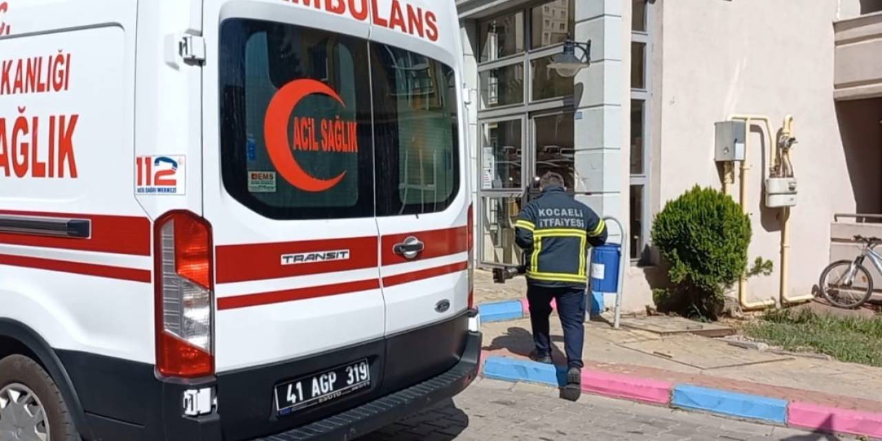 Çekyata Eli Sıkışan Kadını İtfaiye Kurtardı