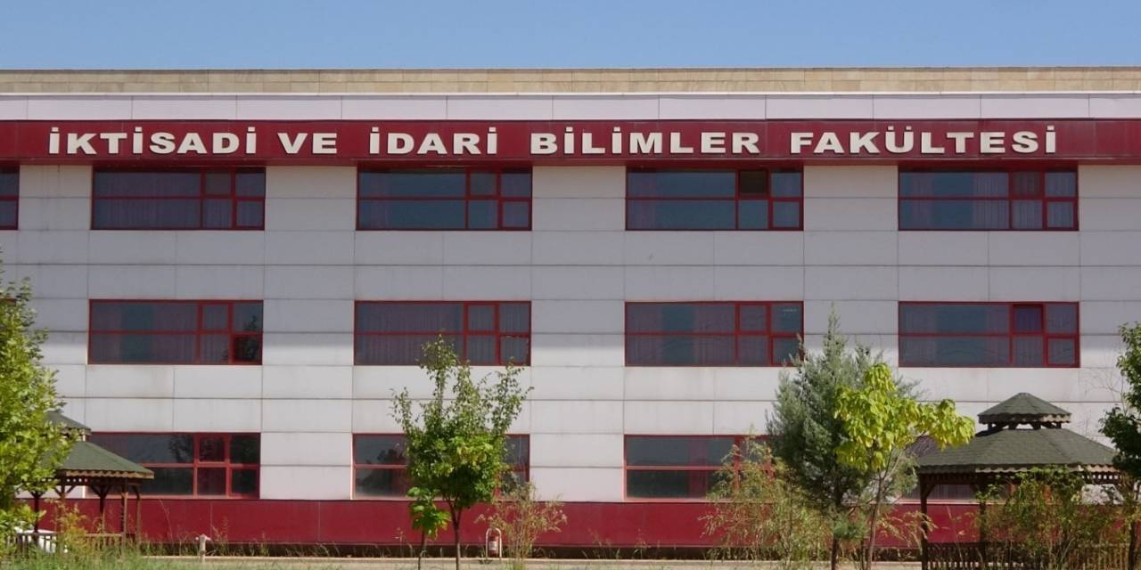 Dicle Üniversitesi’nde Eski Kız Öğrenci Dekan Yardımcısını Bıçakladı