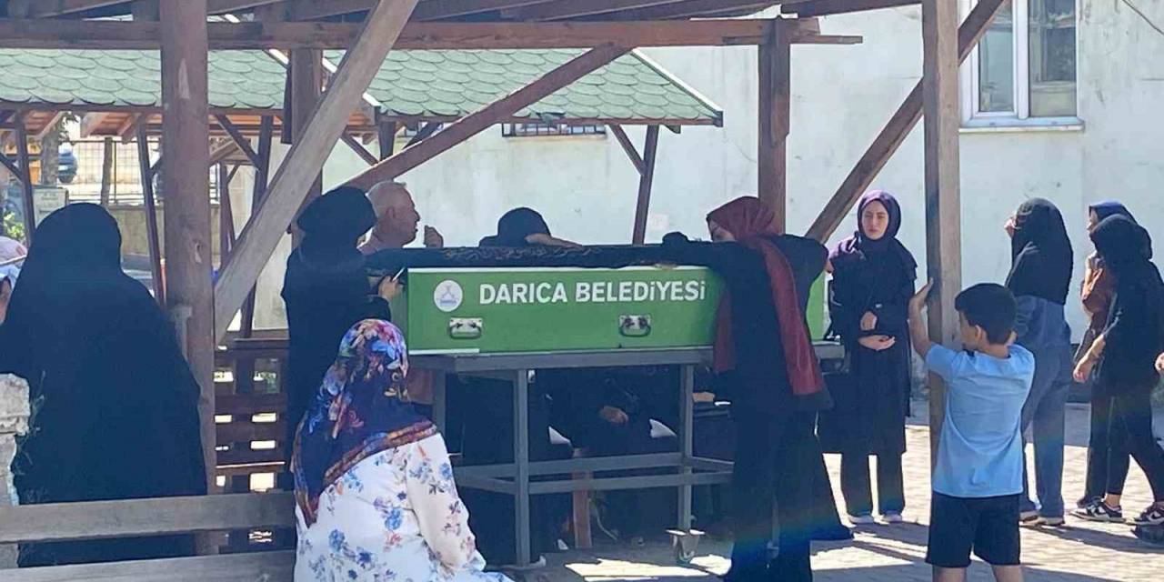 Kocası Tarafından Katledilen Kadın Son Yolculuğuna Uğurlandı