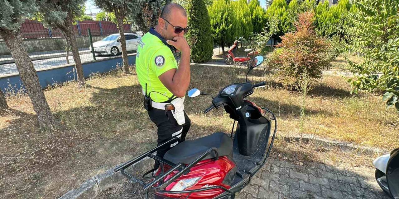 Polisi Görünce Çaldığı Motosikleti Bırakıp Kaçtı