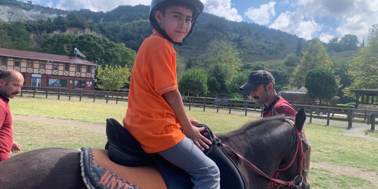 Minik Öğrenciler, Binicilik Tesislerinde Keyifli Vakit Geçirdi