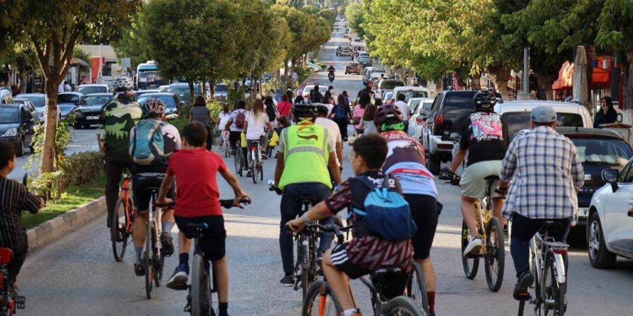 Süslü Bisikletlerle Karbon Salınımına Dikkat Çektiler