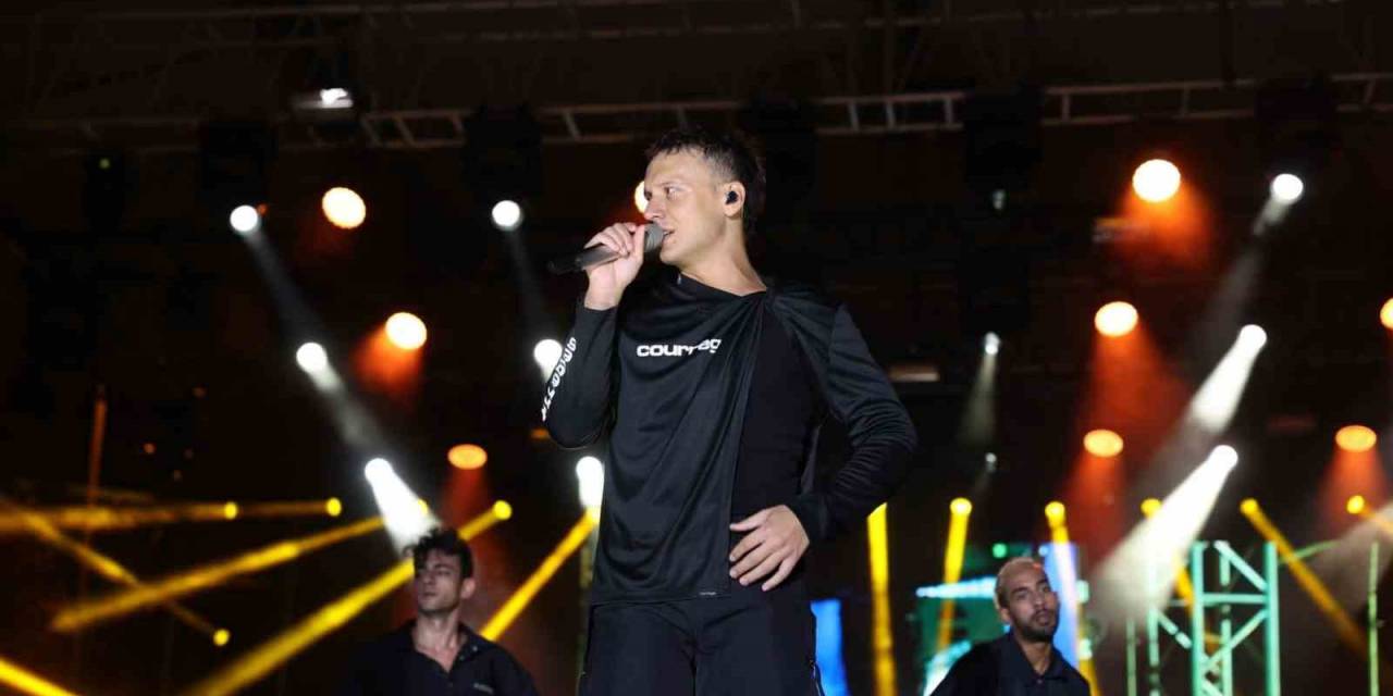 Edis Ataşehir’de Hayranlarına Unutulmaz Bir Gece Yaşattı