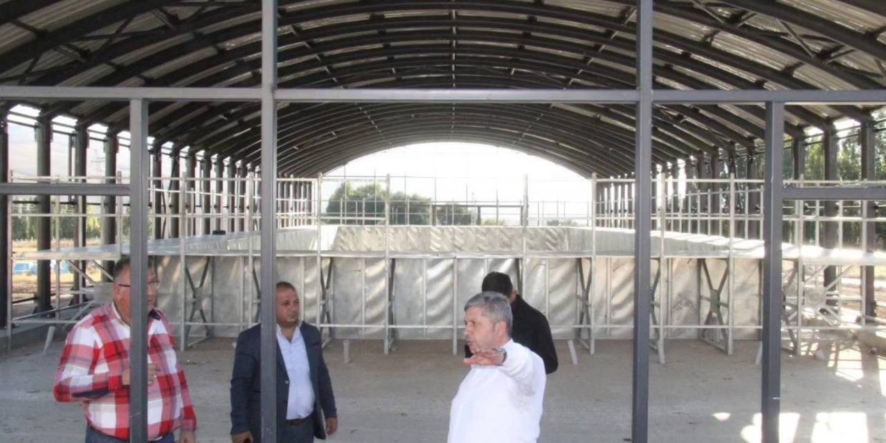 Başkan Altun Yarı Olimpik Yüzme Havuzunda İncelemelerde Bulundu