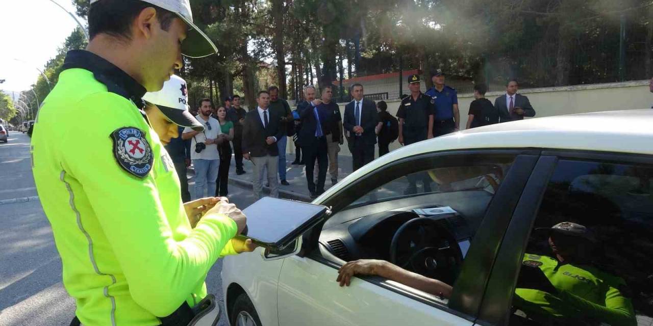 Vali Öksüz “Güvenli Eğitim” Projesi Çerçevesinde Polis Uygulamalarını Denetledi