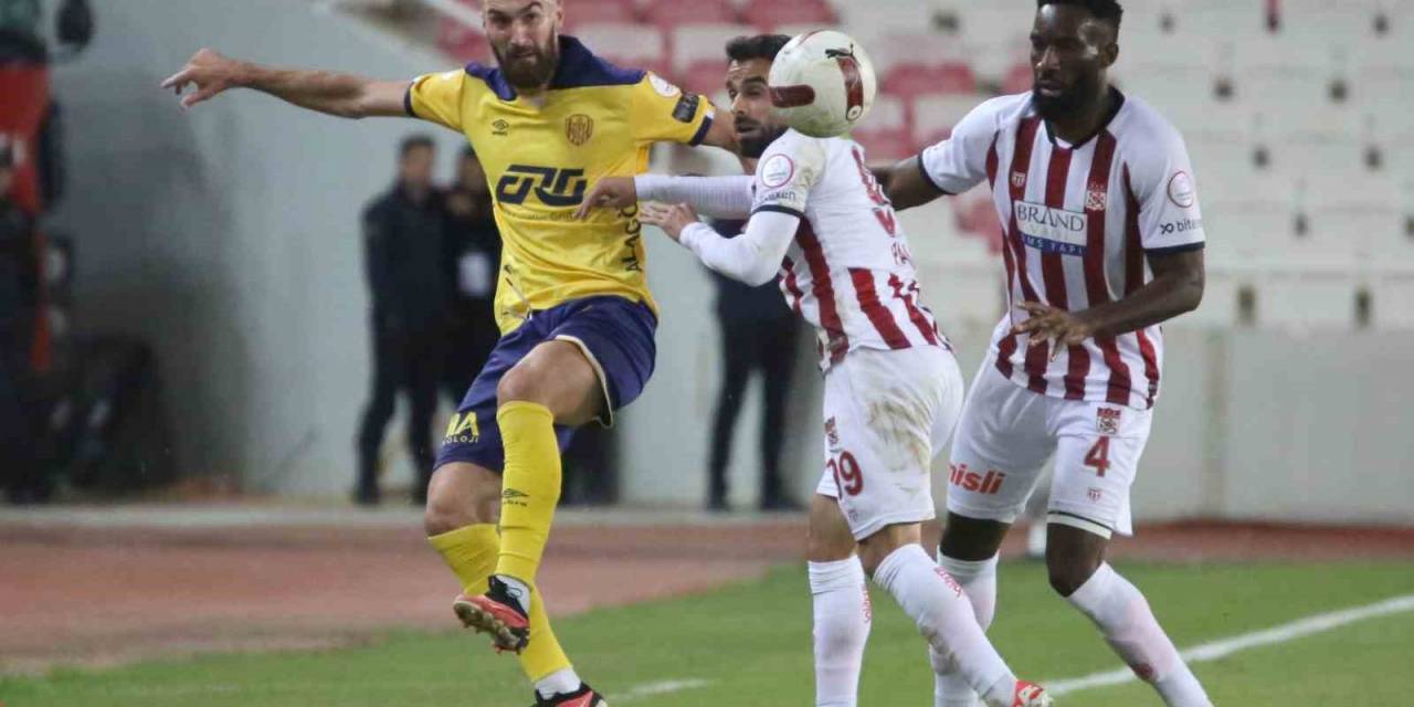 Trendyol Süper Lig: E.y Sivasspor: 1 - Mke Ankaragücü: 1  (İlk Yarı)