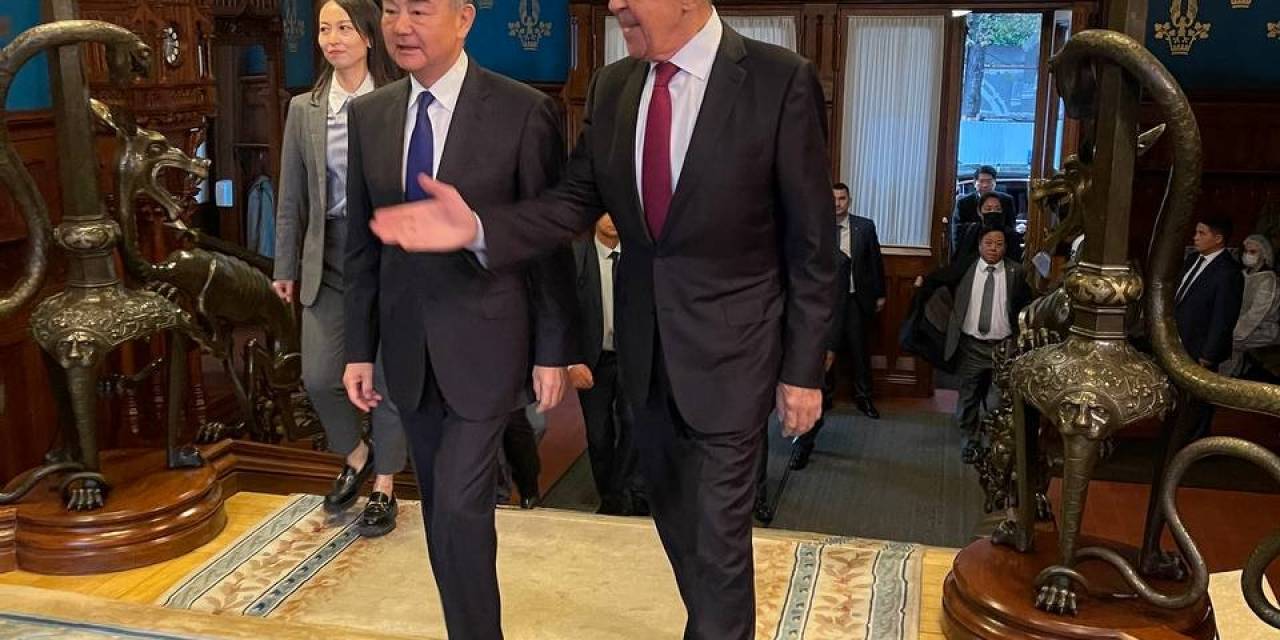 Rusya Dışişleri Bakanı Lavrov, Çin Dışişleri Bakanı Wang İle Bir Araya Geldi