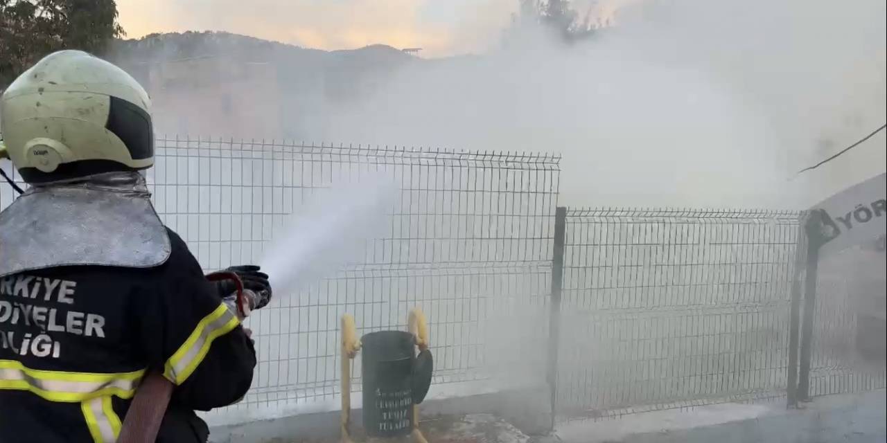 İnşaatın İçindeki Saman Balyaları Kül Oldu