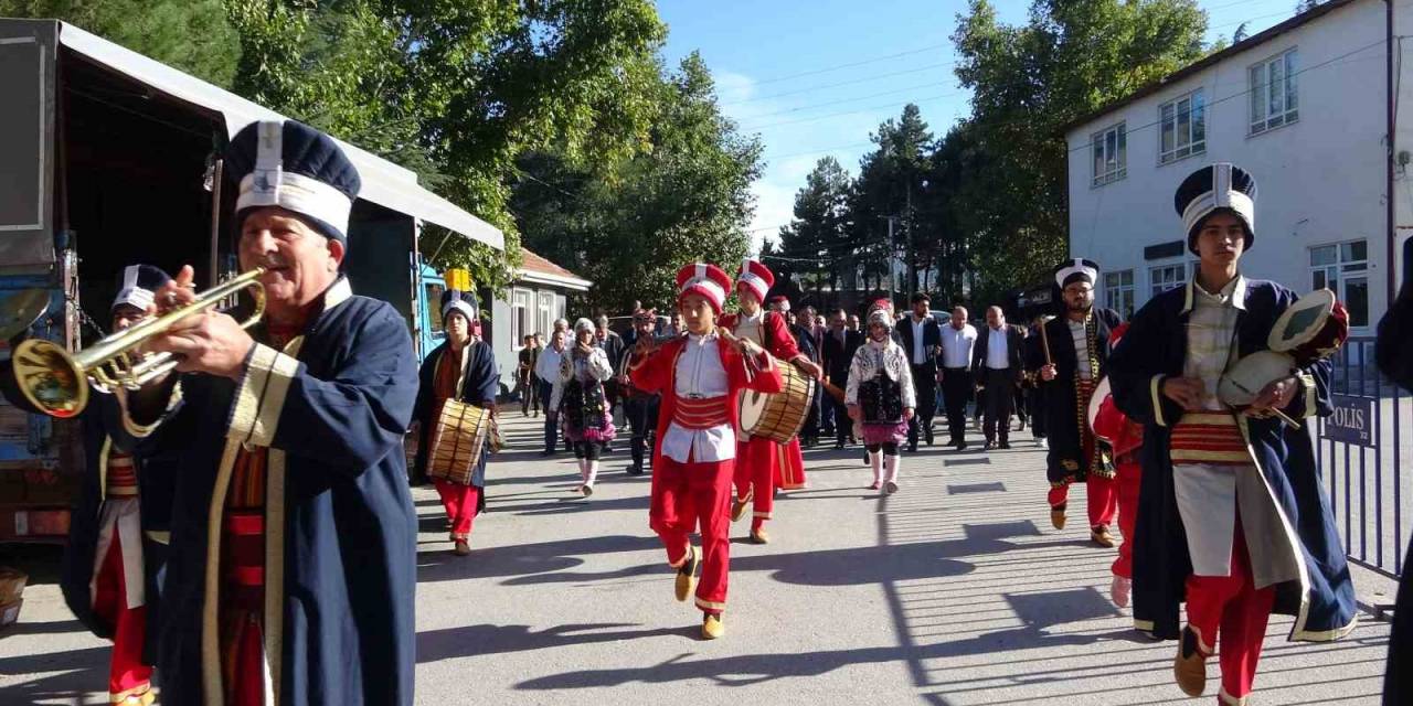 Isparta’da Domates Ve Karanfil Festivali Başladı