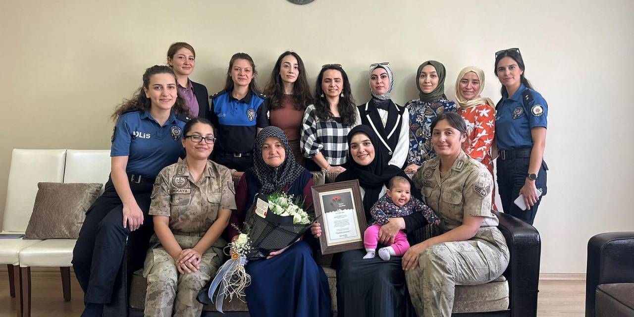 Şehit Annesine Ziyaret