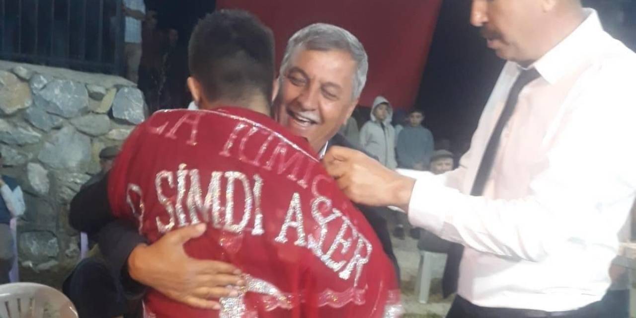 Altıntaş’ta Down Sendromlu Genç İçin Asker Eğlencesi Düzenlendi