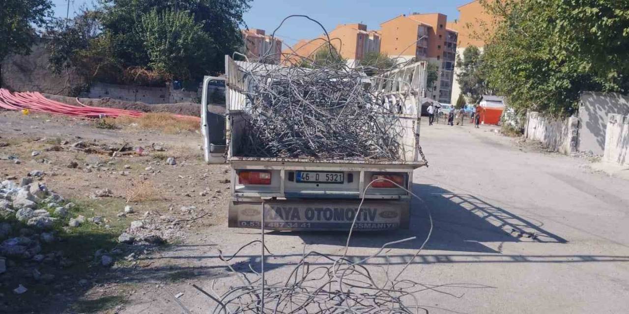 Osmaniye’de Enkaz Alanlarından Çaldığı 460 Kilo Demiri Satarken Yakalandı