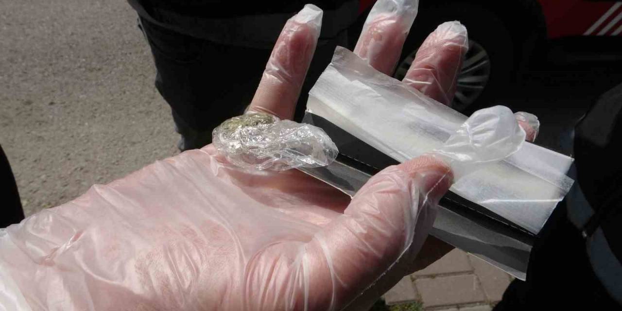 Pendik’te Denetim Esnasında Taksideki Bir Yolcuda Uyuşturucu Madde Ele Geçirildi