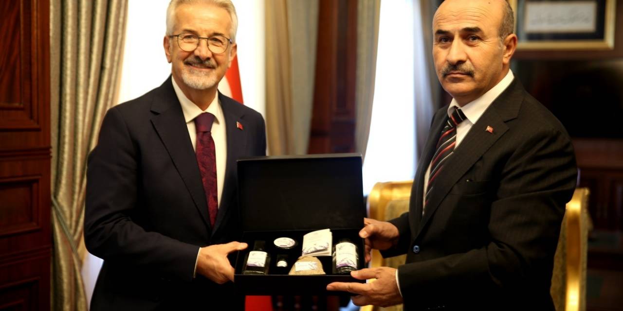 Başkan Erdem’den Nezaket Ziyareti