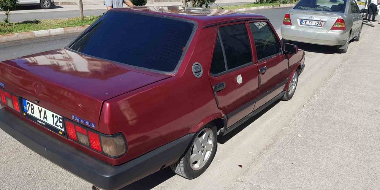 Park Halindeki Otomobile İki Kurşun İsabet Etti