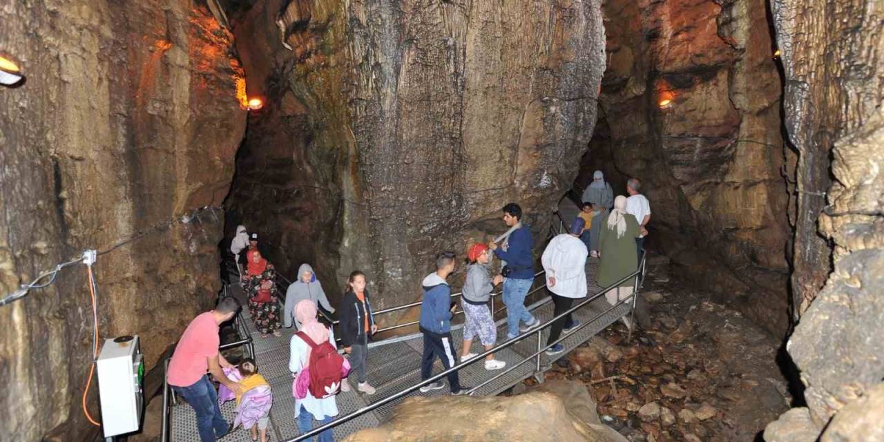 Trabzon’da Kızlar Manastırı, Çal Mağarası Ve Şehir Müzesi’ni Toplam 206 Bin 855 Yerli Ve Yabancı Turist Ziyaret Etti