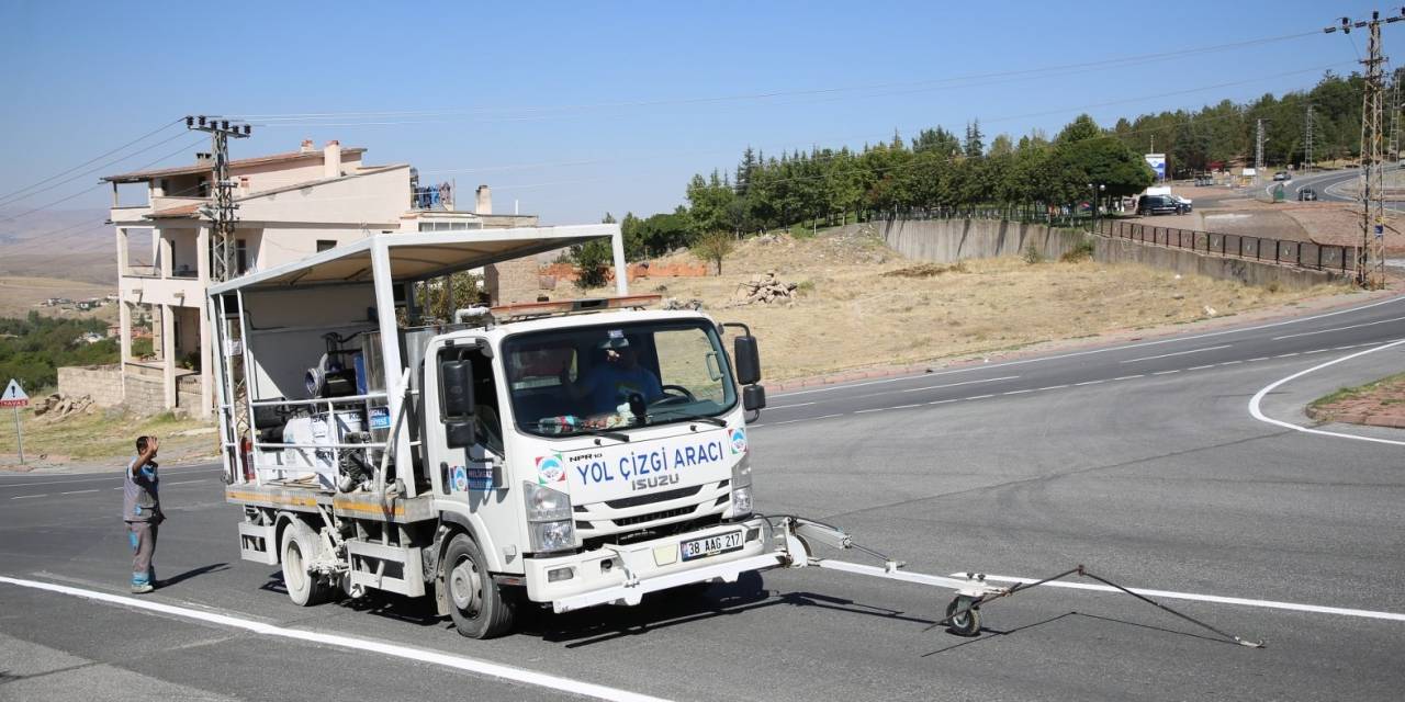 Melikgazi, Yolların Güvenliği İçin Çizgi Çalışması Yapıyor