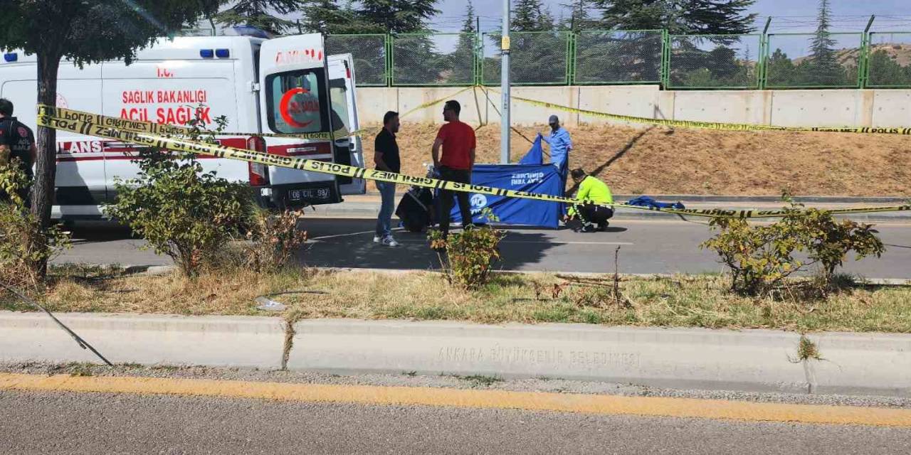 Aydınlatma Direğine Çarpan Motosikletli Sürücü Hayatını Kaybetti