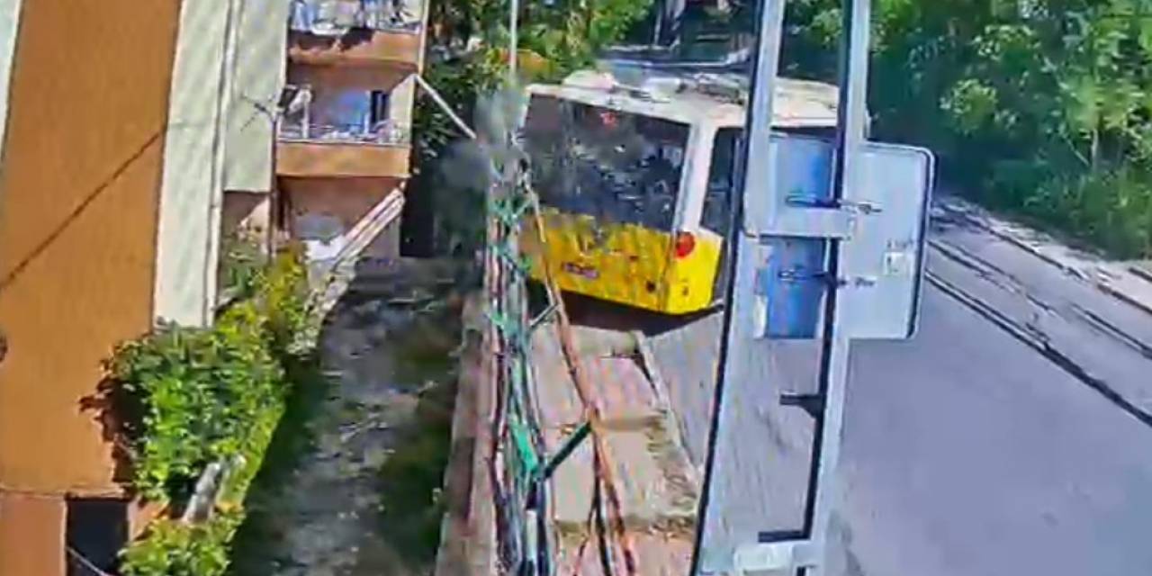 Başakşehir’de Rampadan Çıkamayan İett Otobüsünün Kaza Anı Kamerada