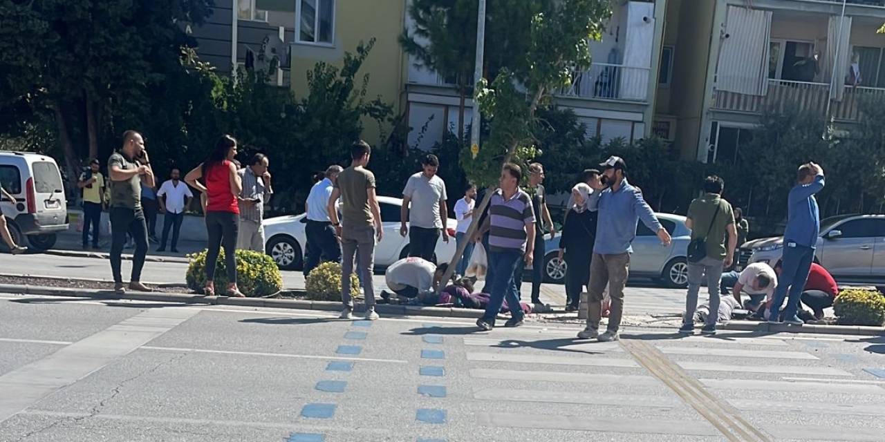 Kontrolden Çıkan Araç Öğrenci Ve Velilere Çarptı: 1 Ölü, 3 Yaralı