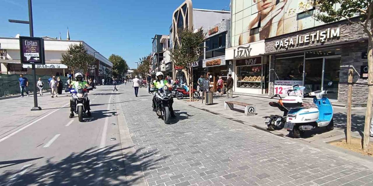 Trafik Ekipleri Cadde İçin Teyakkuza Geçti