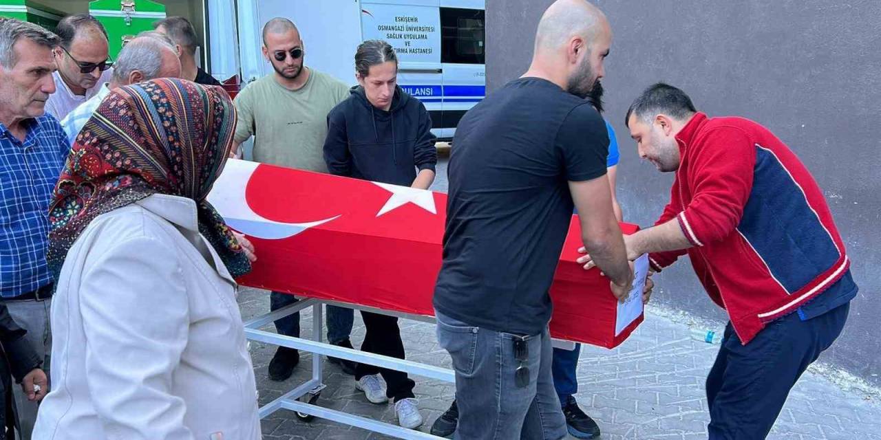 İzmir’de Düşen Helikopterde Can Veren Pilotun Cenazesi Eskişehir’e Ulaştı
