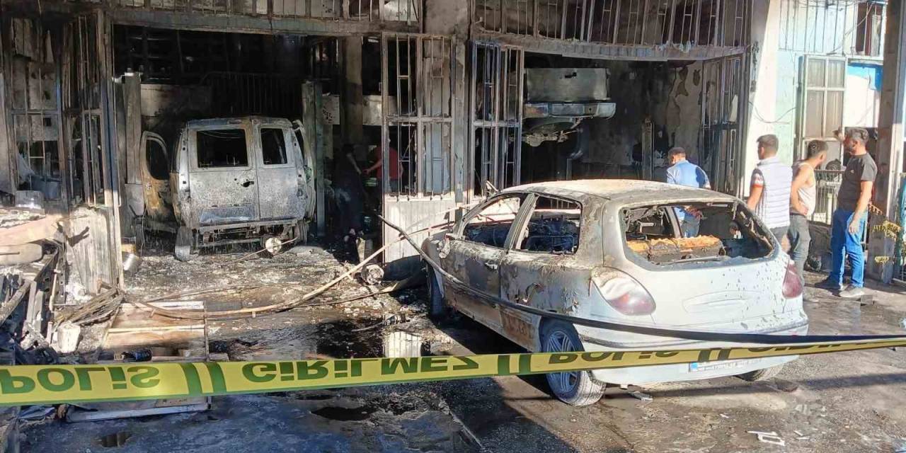 Oto Tamirhanesinde Çıkan Yangın 3 Araç Ve 3 Dükkanı Kül Etti