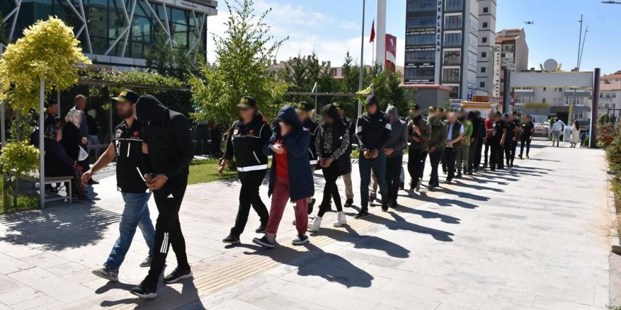 Niğde’de Eş Zamanlı Uyuşturucu Operasyonu: 24 Gözaltı