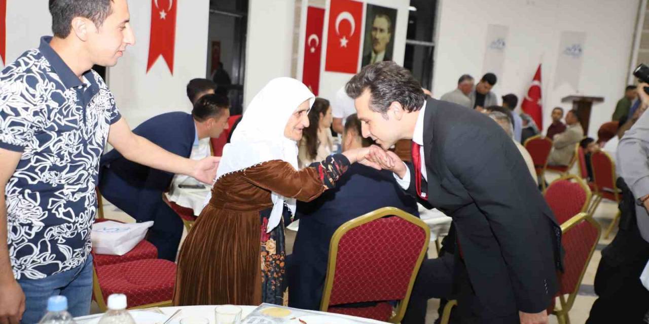 Hakkari’de Gazi Ve Şehit Aileleri Onuruna Yemek Verildi