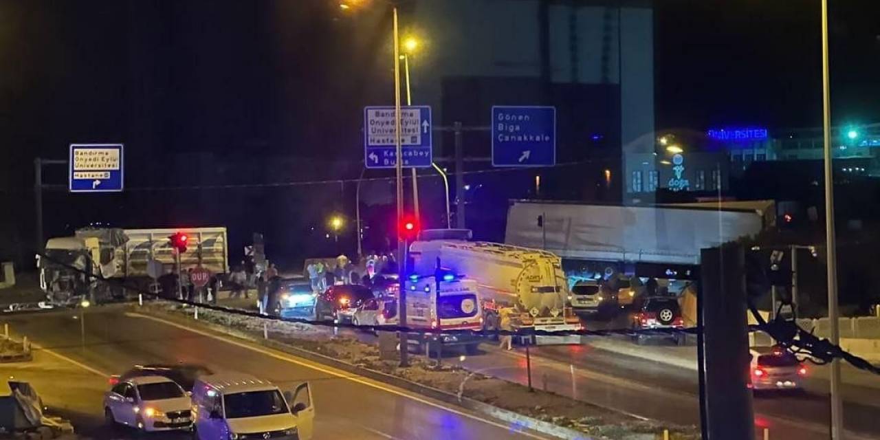 Bandırma’da Işık İhlali Kazaya Neden Oldu: 2 Tır Çarpıştı
