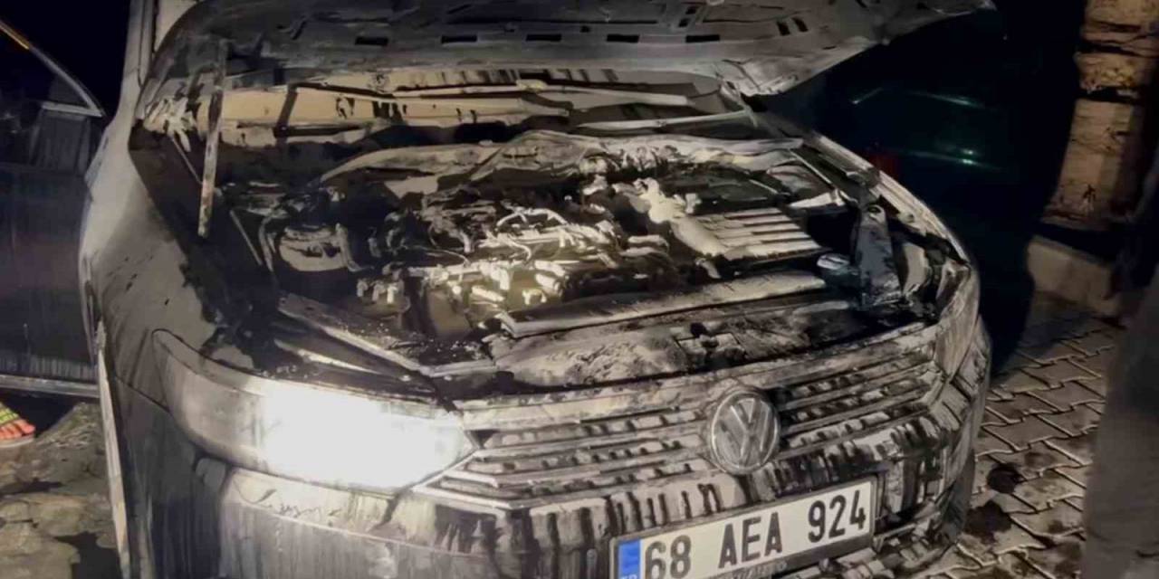 Aksaray’da Seyir Halindeki Otomobilin Motor Bölümü Yandı