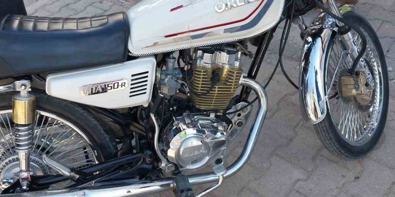 Otomobil İle Motosiklet Çarpıştı